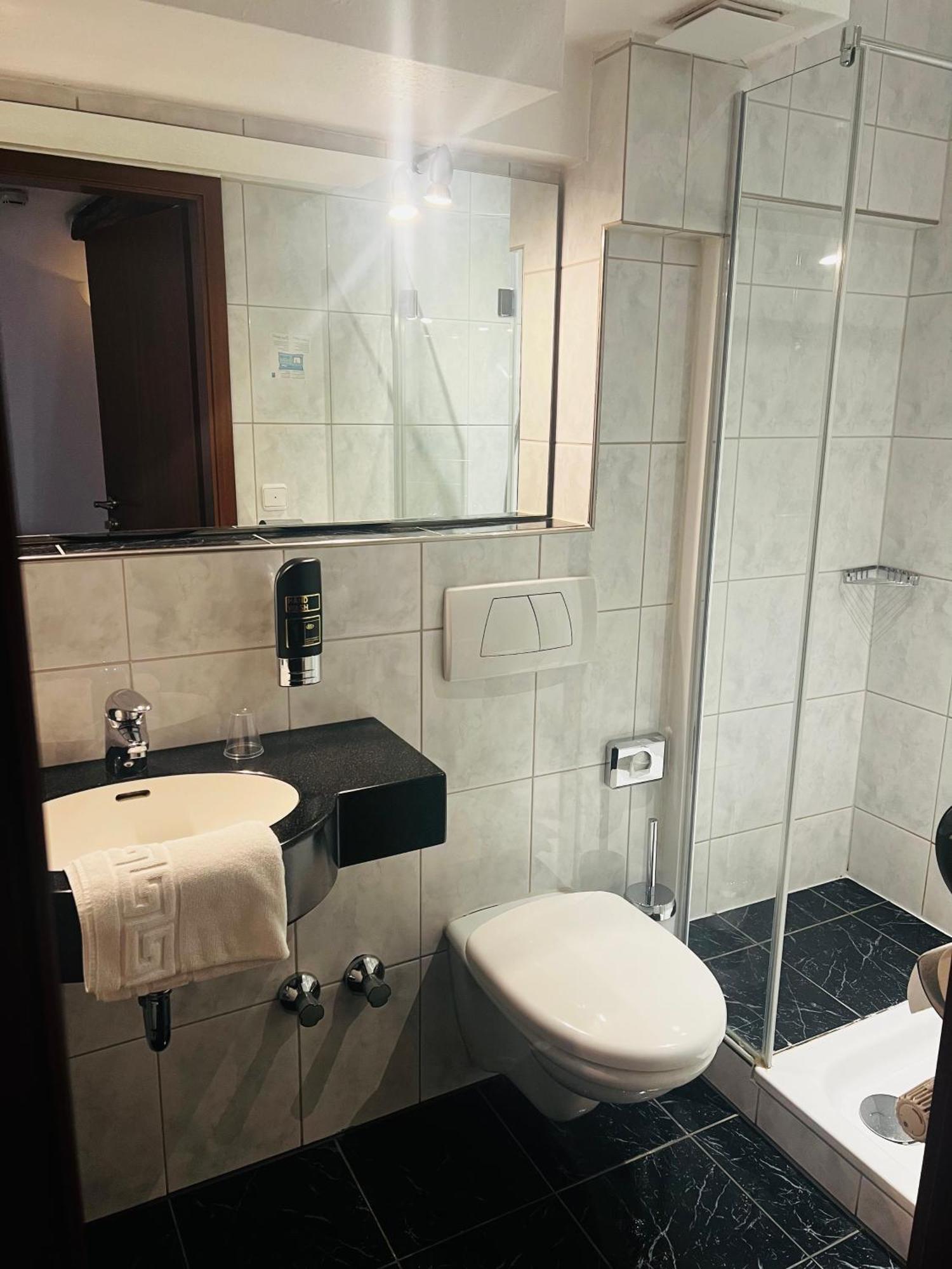 Hotel Am Malerwinkel Вертгейм Экстерьер фото
