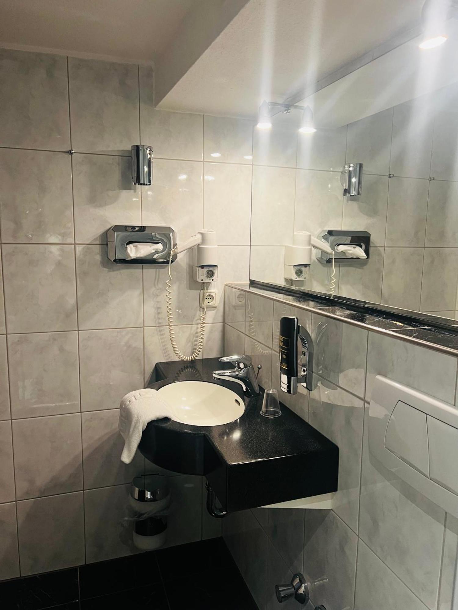 Hotel Am Malerwinkel Вертгейм Экстерьер фото