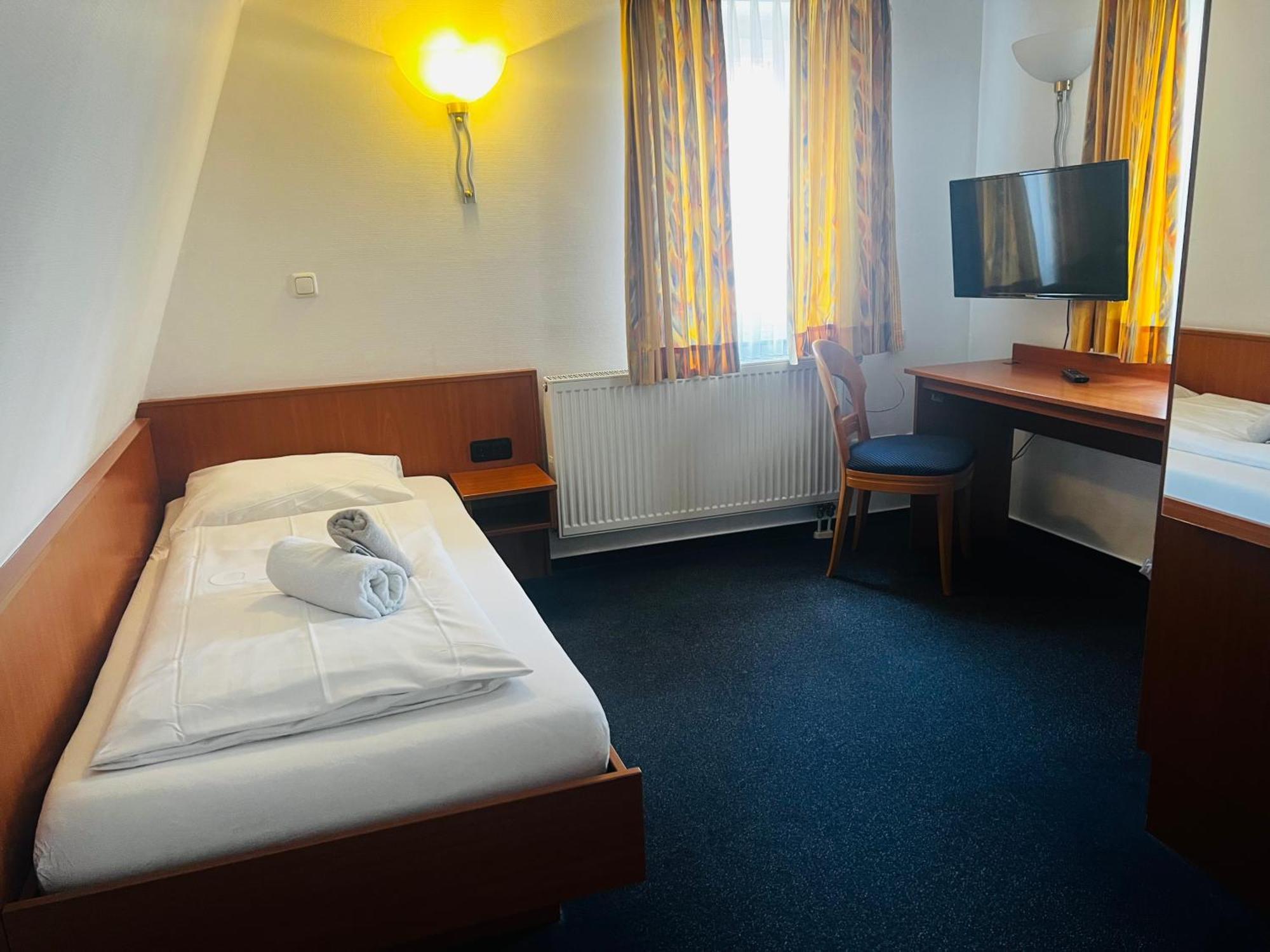 Hotel Am Malerwinkel Вертгейм Экстерьер фото